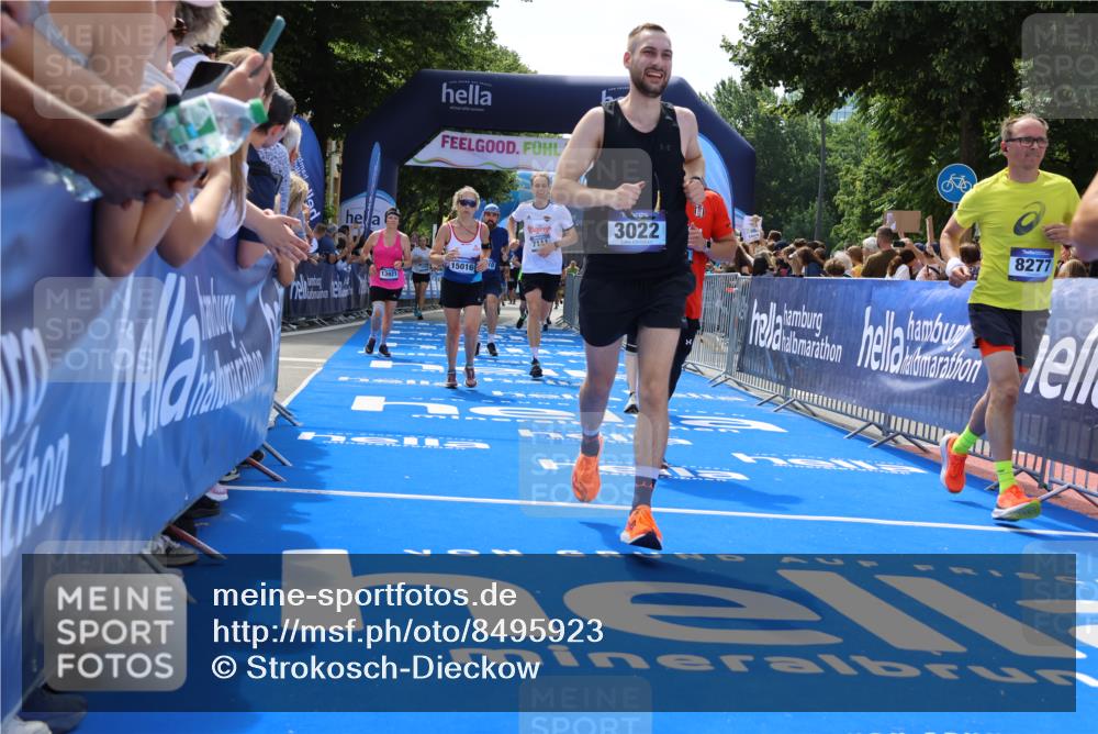 29.06.2025 - hella hamburg halbmarathon Strokosch-Dieckow http://msf.ph/oto/8495923 29.06.2025 11:32:34 Ziel 2376, 2464, 3022, 3670, 4559, 5659, 5821, 6159, 6310, 7071, 7111, 8170, 8277, 10828, 12303, 13423, 13921, 14527, 15016, 15077, 15409, 17149, 17157, 18296, 18498 meine-sportfotos.de
