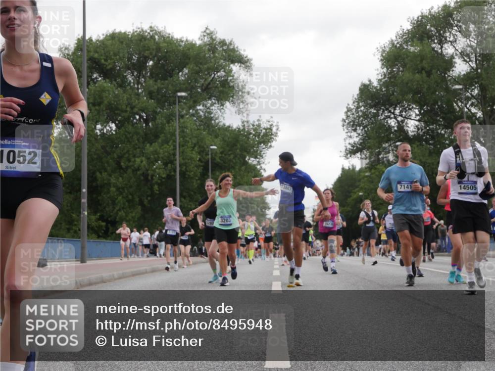 29.06.2025 - hella hamburg halbmarathon Luisa Fischer http://msf.ph/oto/8495948 29.06.2025 10:54:15 Kennedybrücke 1052, 5131, 3203, 13887, 15230, 7141, 14505, 2358, 2859, 4848, 5530, 6178, 7141, 9605 meine-sportfotos.de