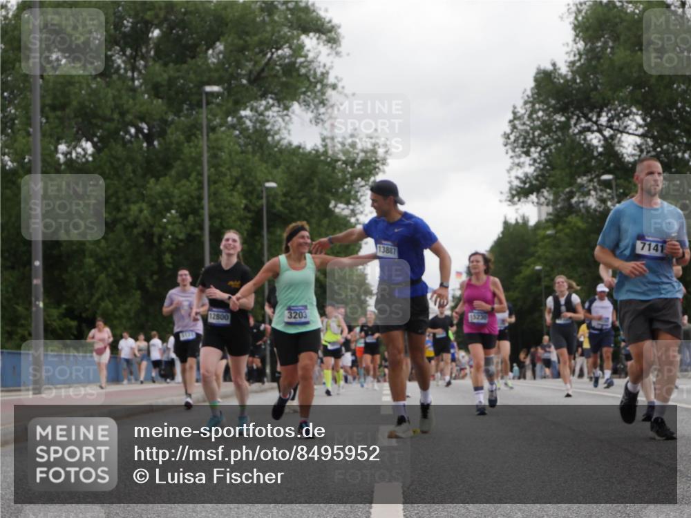29.06.2025 - hella hamburg halbmarathon Luisa Fischer http://msf.ph/oto/8495952 29.06.2025 10:54:16 Kennedybrücke 5131, 12800, 3203, 13887, 15230, 7141, 2358, 2859, 4848, 5530, 6178, 7141, 9605 meine-sportfotos.de
