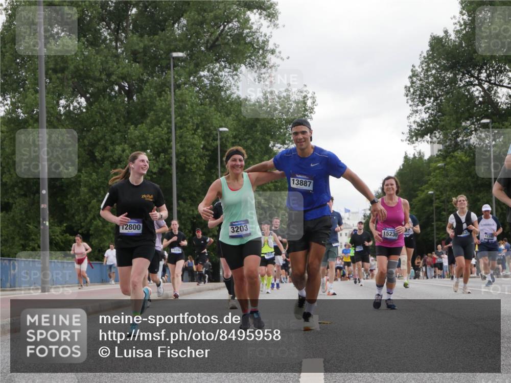 29.06.2025 - hella hamburg halbmarathon Luisa Fischer http://msf.ph/oto/8495958 29.06.2025 10:54:16 Kennedybrücke 2800, 10286, 3203, 13887, 33, 12393, 15230, 2358, 2859, 4848, 5530, 6178, 7141, 9605 meine-sportfotos.de