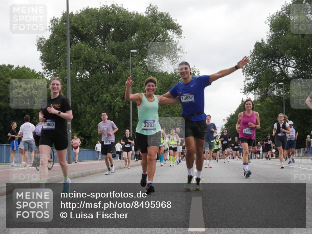 29.06.2025 - hella hamburg halbmarathon Luisa Fischer http://msf.ph/oto/8495968 29.06.2025 10:54:17 Kennedybrücke 12800, 5131, 10286, 3203, 13887, 15230, 7337, 12393, 2358, 2859, 4848, 5530, 7141, 9605 meine-sportfotos.de