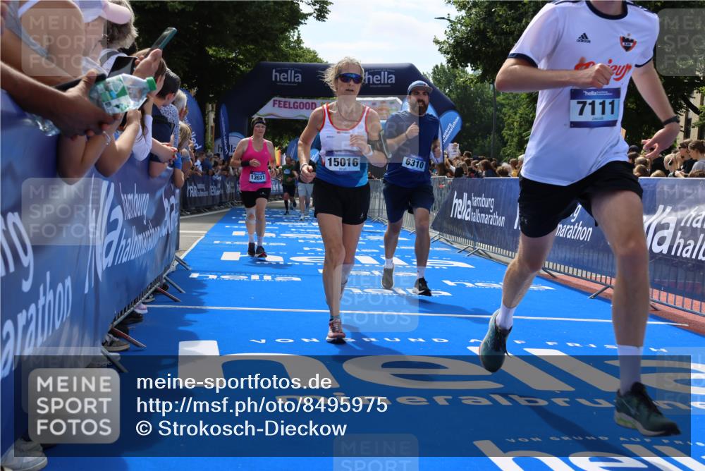 29.06.2025 - hella hamburg halbmarathon Strokosch-Dieckow http://msf.ph/oto/8495975 29.06.2025 11:32:37 Ziel 2464, 3022, 4559, 6156, 6310, 7071, 7111, 8170, 8277, 10421, 13227, 13423, 13604, 13921, 14527, 15016, 15077, 15409, 18296, 18314, 18498 meine-sportfotos.de