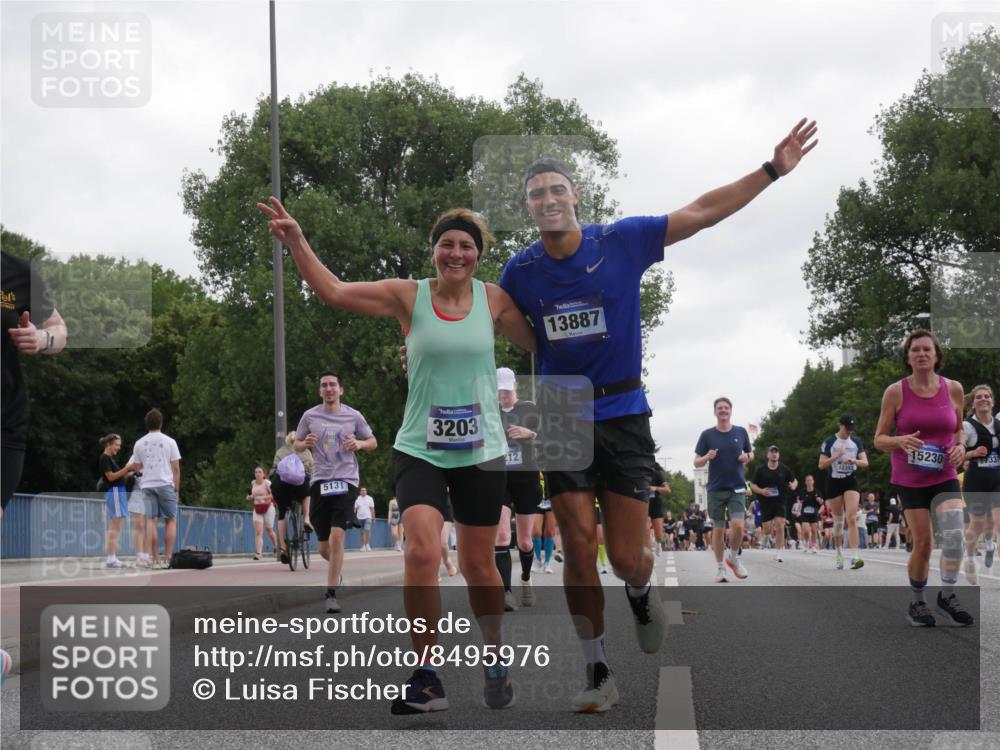 29.06.2025 - hella hamburg halbmarathon Luisa Fischer http://msf.ph/oto/8495976 29.06.2025 10:54:18 Kennedybrücke 5131, 3203, 212, 13887, 12392, 15230, 33, 2358, 2859, 4848, 5530, 7141, 9605 meine-sportfotos.de