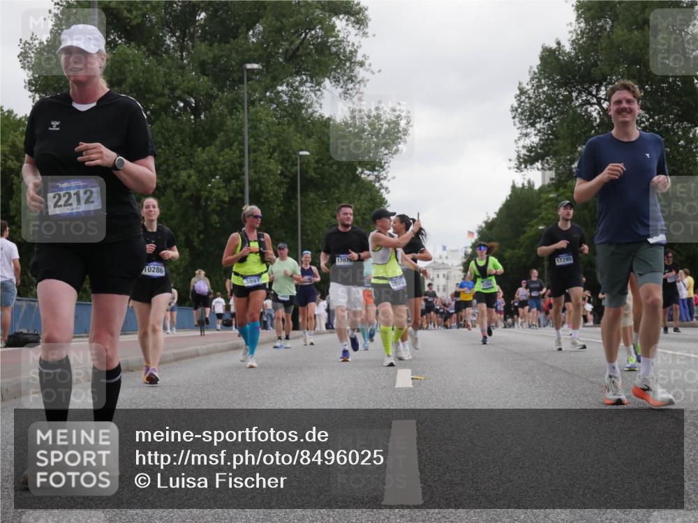 29.06.2025 - hella hamburg halbmarathon Luisa Fischer http://msf.ph/oto/8496025 29.06.2025 10:54:22 Kennedybrücke 2212, 10286, 3897, 17075, 3805, 17295, 1208, 2358, 2859, 3229, 5530, 8779 meine-sportfotos.de