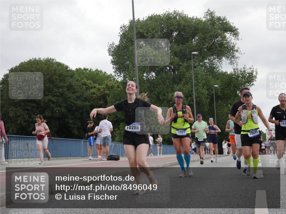 29.06.2025 - hella hamburg halbmarathon Luisa Fischer http://msf.ph/oto/8496049 29.06.2025 10:54:24 Kennedybrücke 10286, 3897, 5694, 3805, 3, 164, 1208, 2358, 2859, 3229, 5530, 8779 meine-sportfotos.de