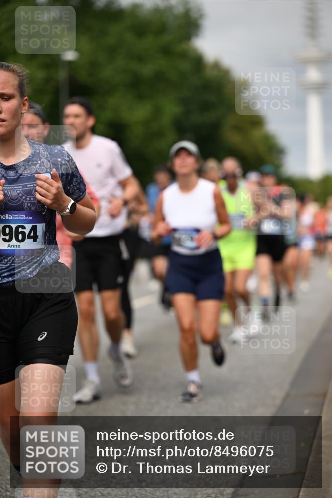 29.06.2025 - hella hamburg halbmarathon Dr. Thomas Lammeyer http://msf.ph/oto/8496075 29.06.2025 10:23:10 Kennedybrücke 1349, 1718, 2096, 2311, 2589, 2781, 2895, 3026, 3321, 3529, 3591, 3592, 4718, 4845, 5034, 5049, 5098, 5323, 5910, 6194, 6270, 6477, 6482, 7051, 7214, 7252, 7454, 7566, 7844, 8575, 8799, 9549, 9652, 9658, 9756, 9757, 9964, 10037, 10172, 10687, 10816, 11081 meine-sportfotos.de