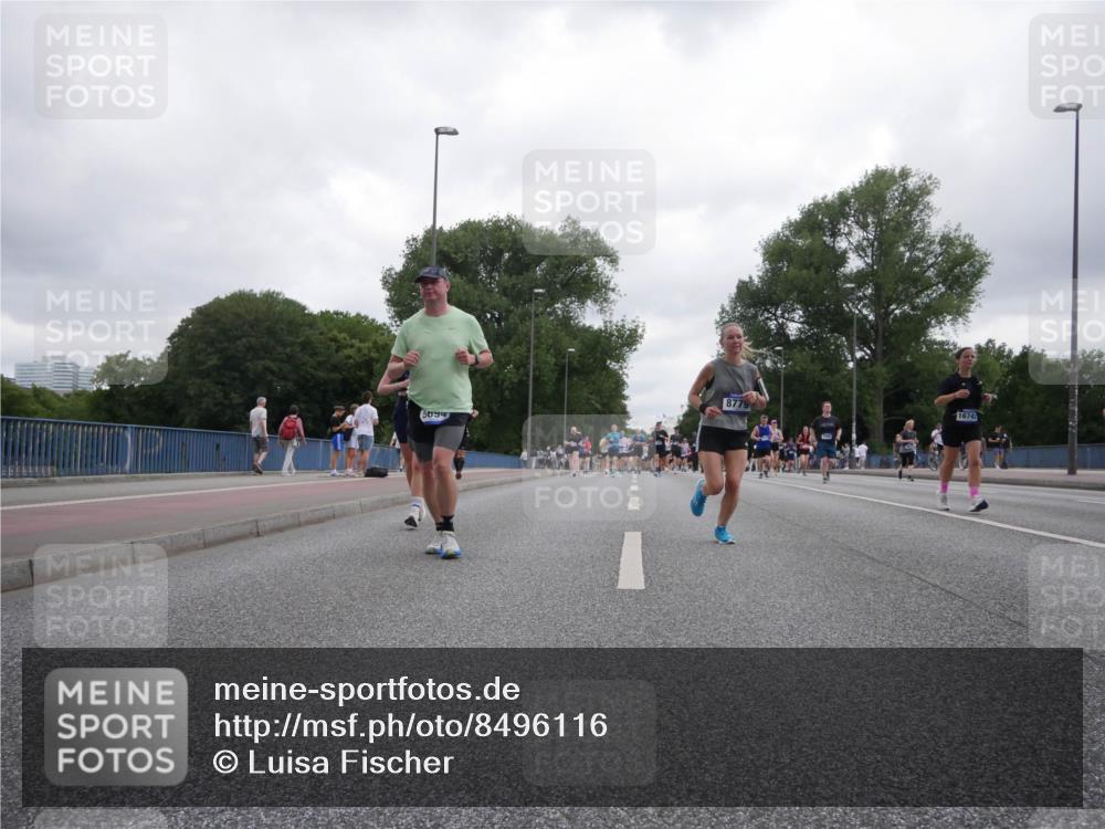 29.06.2025 - hella hamburg halbmarathon Luisa Fischer http://msf.ph/oto/8496116 29.06.2025 10:54:29 Kennedybrücke 8779, 1674, 5694, 1208, 3229, 4771, 7769, 8779, 9166, 9933 meine-sportfotos.de