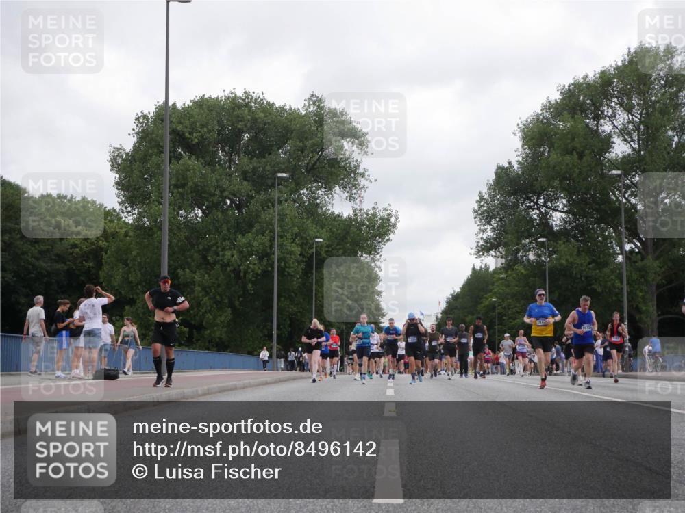 29.06.2025 - hella hamburg halbmarathon Luisa Fischer http://msf.ph/oto/8496142 29.06.2025 10:54:32 Kennedybrücke 2200, 1672, 1672, 1208, 3229, 4771, 7769, 8779, 9166, 9167, 9933 meine-sportfotos.de