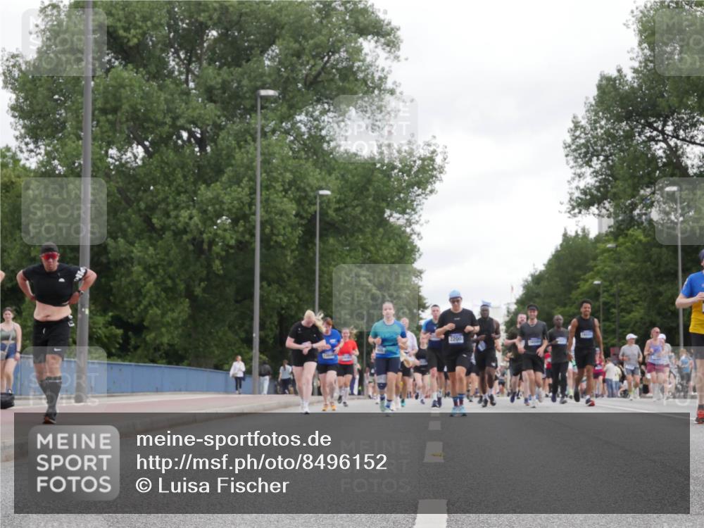 29.06.2025 - hella hamburg halbmarathon Luisa Fischer http://msf.ph/oto/8496152 29.06.2025 10:54:33 Kennedybrücke 2200, 1930, 3229, 4771, 7769, 9166, 9167, 9933 meine-sportfotos.de