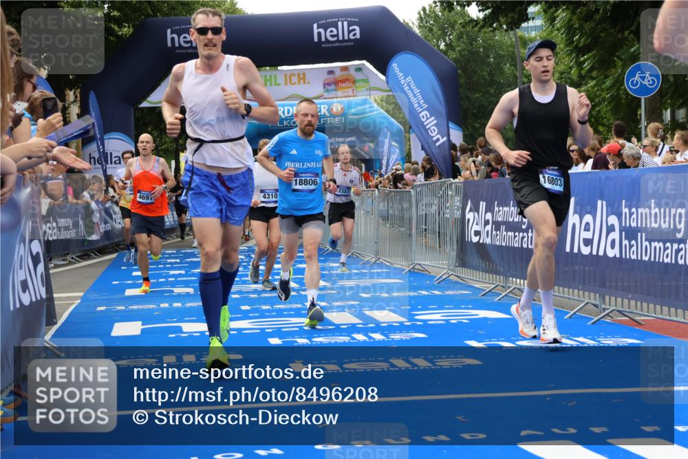 29.06.2025 - hella hamburg halbmarathon Strokosch-Dieckow http://msf.ph/oto/8496208 29.06.2025 10:44:23 Ziel 1057, 1220, 1413, 1902, 4310, 4691, 5275, 7191, 7322, 8928, 9444, 12327, 12528, 12554, 14464, 14667, 16547, 16803, 16893, 17729, 18765, 18806 meine-sportfotos.de
