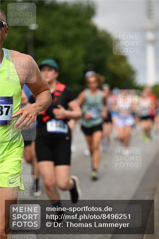 29.06.2025 - hella hamburg halbmarathon Dr. Thomas Lammeyer http://msf.ph/oto/8496251 29.06.2025 10:23:13 Kennedybrücke 1349, 1718, 2096, 2311, 2589, 2781, 2895, 3026, 3105, 3118, 3321, 3529, 3591, 3592, 4718, 4845, 5034, 5098, 5323, 6194, 6270, 6477, 6482, 7051, 7252, 7566, 7844, 8575, 8799, 9549, 9652, 9658, 9756, 9757, 9964, 10037, 10172, 10687, 10816, 11081 meine-sportfotos.de