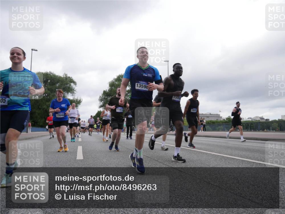 29.06.2025 - hella hamburg halbmarathon Luisa Fischer http://msf.ph/oto/8496263 29.06.2025 10:54:41 Kennedybrücke 05, 13846, 1930, 1157, 11913, 13598, 15092, 16501, 1930, 2202, 2380, 3838, 4652, 4771, 5286, 5289, 5357, 7012, 7938, 8410, 9166, 9167, 9933, 10552, 10636 meine-sportfotos.de