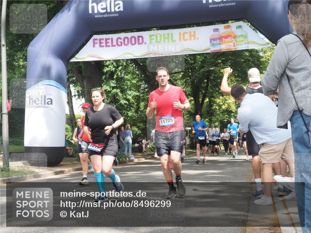 29.06.2025 - hella hamburg halbmarathon KatJ http://msf.ph/oto/8496299 29.06.2025 11:40:50 Zwischen KM18-KM19 2538, 4087, 7022, 7023 meine-sportfotos.de