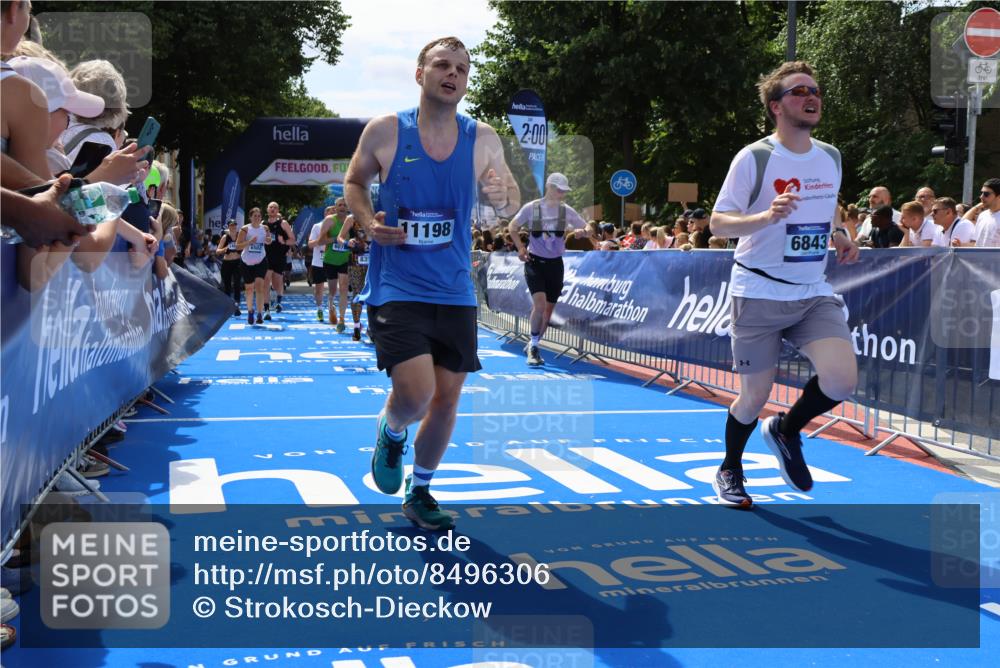 29.06.2025 - hella hamburg halbmarathon Strokosch-Dieckow http://msf.ph/oto/8496306 29.06.2025 11:32:48 Ziel 3264, 3786, 6078, 6156, 6502, 6843, 7920, 8355, 10421, 11198, 11338, 12835, 13149, 13227, 13339, 13604, 13623, 14032, 14527, 15482, 16778, 18314, 18498, 19100, 19211 meine-sportfotos.de