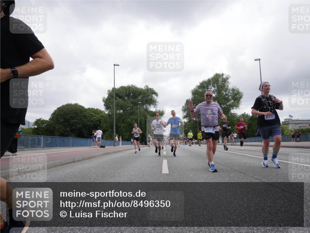 29.06.2025 - hella hamburg halbmarathon Luisa Fischer http://msf.ph/oto/8496350 29.06.2025 10:54:48 Kennedybrücke 14937, 20372, 5357, 2202, 1617, 2202, 2484, 2485, 2736, 2778, 3838, 4652, 5286, 5289, 5357, 6945, 7012, 7938, 7992, 8410, 10521, 10552, 10636 meine-sportfotos.de