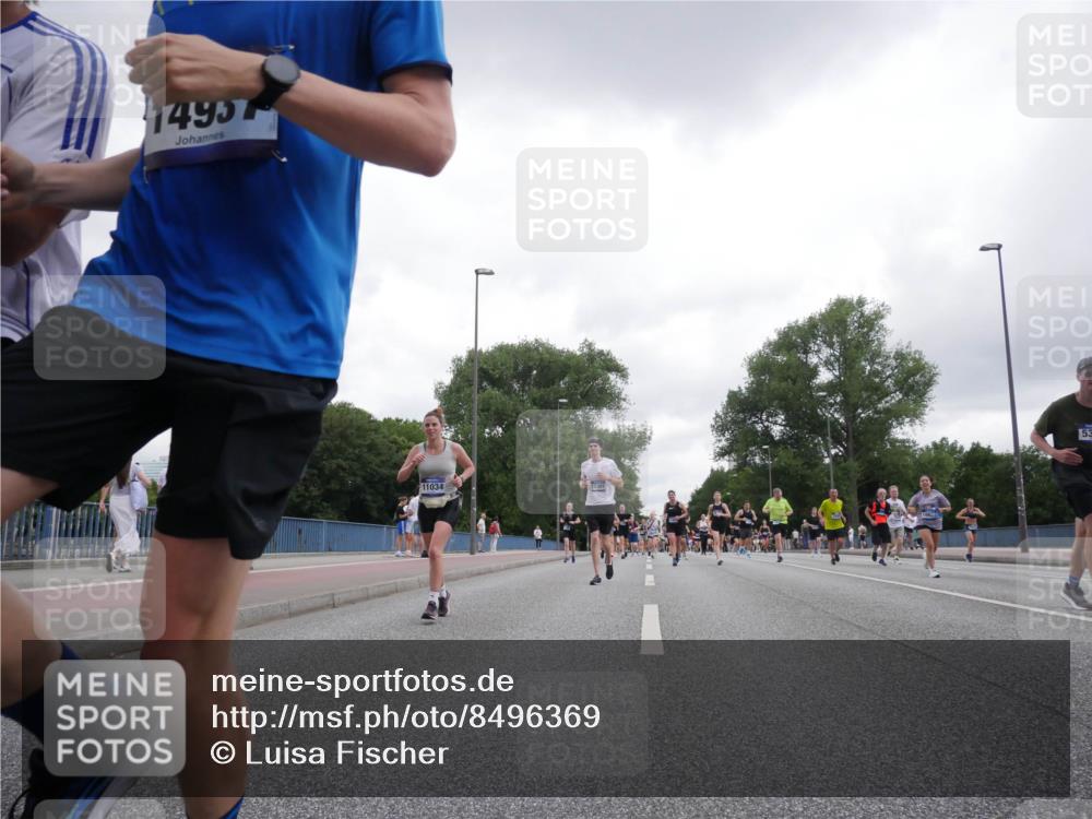 29.06.2025 - hella hamburg halbmarathon Luisa Fischer http://msf.ph/oto/8496369 29.06.2025 10:54:50 Kennedybrücke 1495, 11034, 12301, 1663, 53, 1617, 2202, 2484, 2485, 2736, 2778, 4652, 5286, 5289, 5357, 6091, 6945, 7992, 8410, 10521, 10552, 10636, 10673 meine-sportfotos.de