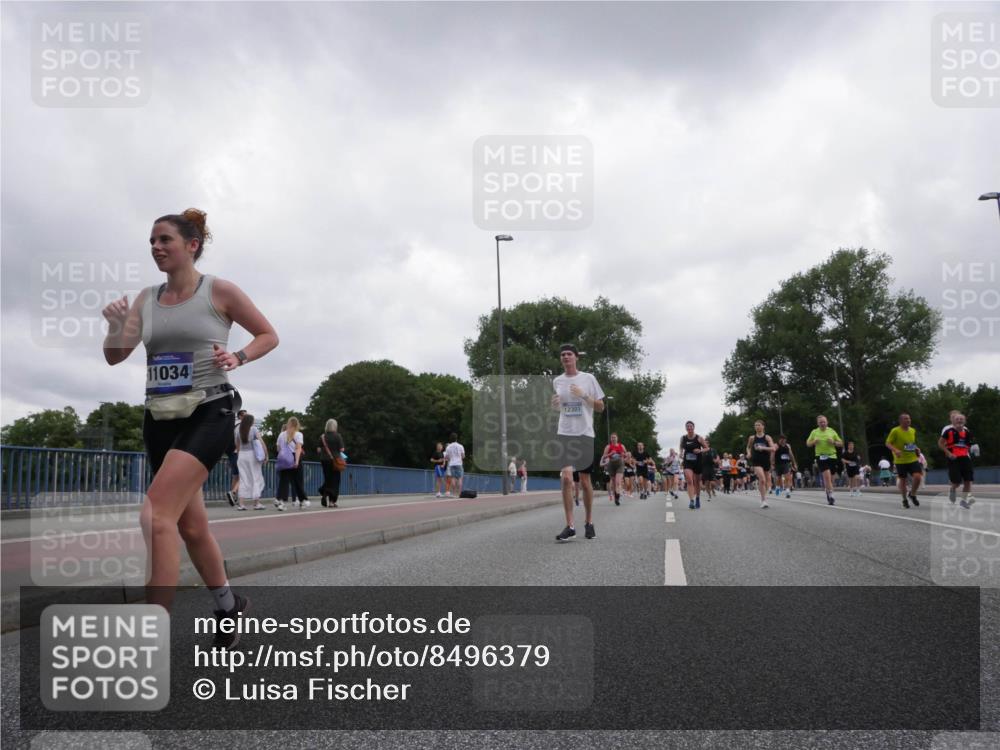 29.06.2025 - hella hamburg halbmarathon Luisa Fischer http://msf.ph/oto/8496379 29.06.2025 10:54:52 Kennedybrücke 11034, 12301, 1617, 2484, 2485, 2736, 2778, 4652, 5357, 5716, 6091, 6945, 7992, 8621, 10521, 10552, 10614, 10673 meine-sportfotos.de