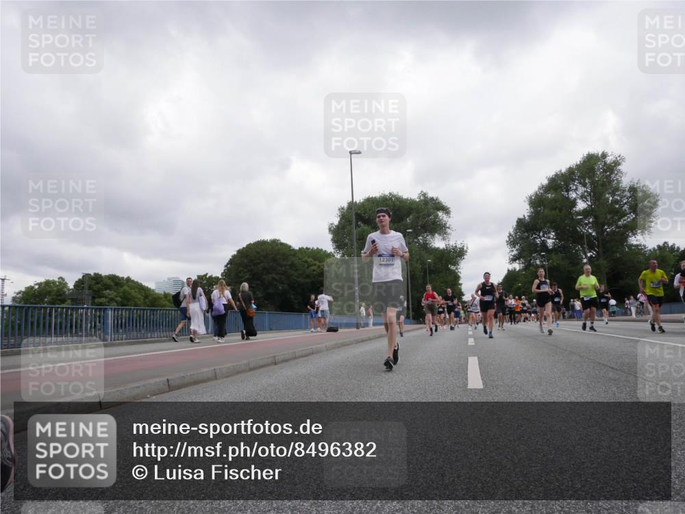 29.06.2025 - hella hamburg halbmarathon Luisa Fischer http://msf.ph/oto/8496382 29.06.2025 10:54:52 Kennedybrücke 12301, 2485, 1617, 2484, 2485, 2736, 2778, 4652, 5357, 5716, 6091, 6945, 7992, 8621, 10521, 10552, 10614, 10673 meine-sportfotos.de