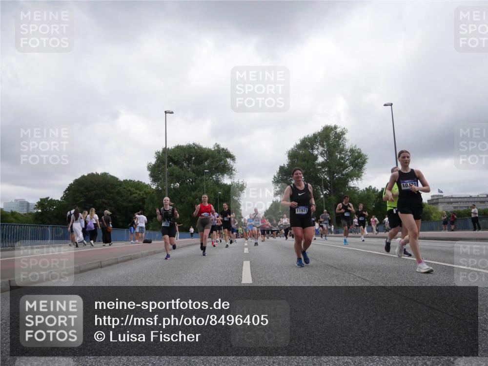 29.06.2025 - hella hamburg halbmarathon Luisa Fischer http://msf.ph/oto/8496405 29.06.2025 10:54:55 Kennedybrücke 3184, 14010, 11971, 10, 31, 1617, 2484, 2485, 2736, 2778, 3038, 5716, 6091, 6945, 7825, 7992, 8200, 8621, 10521, 10614, 10673 meine-sportfotos.de