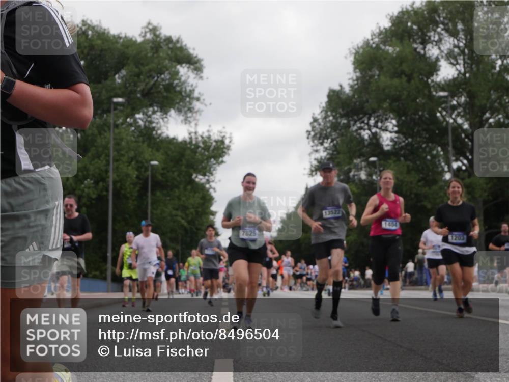 29.06.2025 - hella hamburg halbmarathon Luisa Fischer http://msf.ph/oto/8496504 29.06.2025 10:55:03 Kennedybrücke 7825, 13522, 1464, 1203, 1203, 1404, 1418, 3038, 4878, 5062, 5394, 5716, 6091, 6954, 7770, 7771, 7825, 8040, 8200, 8621, 10614 meine-sportfotos.de