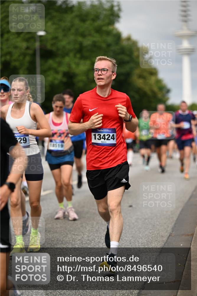 29.06.2025 - hella hamburg halbmarathon Dr. Thomas Lammeyer http://msf.ph/oto/8496540 29.06.2025 10:23:20 Kennedybrücke 1325, 1332, 1349, 1718, 1755, 2017, 2096, 2311, 2589, 2781, 2812, 2895, 3026, 3105, 3118, 3529, 4108, 4110, 4718, 4722, 4845, 5034, 5080, 5098, 5323, 5449, 6194, 6270, 6477, 6482, 6542, 6736, 7051, 7143, 7252, 7566, 7844, 8575, 8761, 9252, 9270, 9272, 9652, 9756, 9757, 9856, 9964, 10037, 10124, 10129, 10816, 11081 meine-sportfotos.de