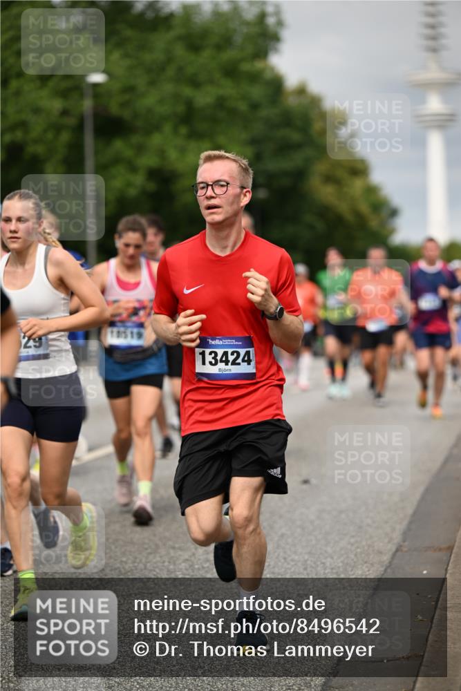 29.06.2025 - hella hamburg halbmarathon Dr. Thomas Lammeyer http://msf.ph/oto/8496542 29.06.2025 10:23:20 Kennedybrücke 1325, 1332, 1349, 1718, 1755, 2017, 2096, 2311, 2589, 2781, 2812, 2895, 3026, 3105, 3118, 3529, 4108, 4110, 4718, 4722, 4845, 5034, 5080, 5098, 5323, 5449, 6194, 6270, 6477, 6482, 6542, 6736, 7051, 7143, 7252, 7566, 7844, 8575, 8761, 9252, 9270, 9272, 9652, 9756, 9757, 9856, 9964, 10037, 10124, 10129, 10816, 11081 meine-sportfotos.de