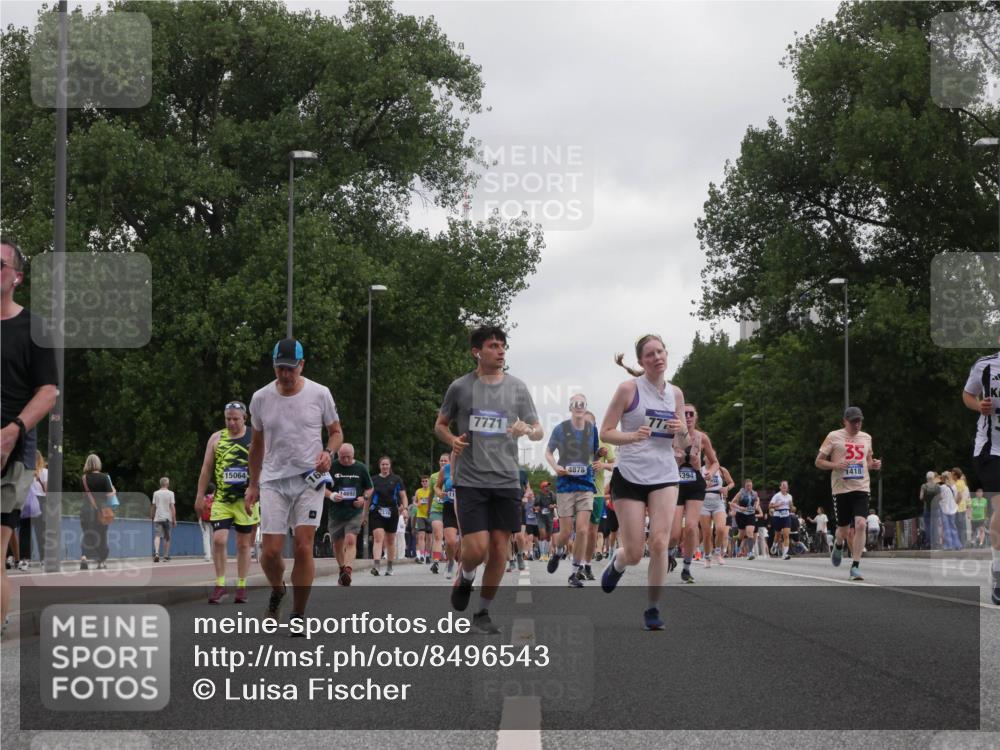 29.06.2025 - hella hamburg halbmarathon Luisa Fischer http://msf.ph/oto/8496543 29.06.2025 10:55:06 Kennedybrücke 15064, 16, 14692, 7771, 4878, 777, 394, 35, 1418, 1203, 1404, 1418, 3038, 4878, 5062, 5394, 5534, 6954, 7770, 7771, 7825, 8040, 8200, 9462, 10830 meine-sportfotos.de