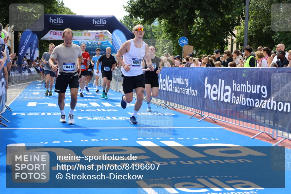 29.06.2025 - hella hamburg halbmarathon Strokosch-Dieckow http://msf.ph/oto/8496607 29.06.2025 11:32:57 Ziel 1995, 3264, 3769, 5123, 5743, 6078, 6105, 6502, 7920, 8355, 8589, 10412, 10564, 11338, 11713, 11812, 12835, 13535, 13560, 14032, 14919, 15469, 19100, 19211 meine-sportfotos.de