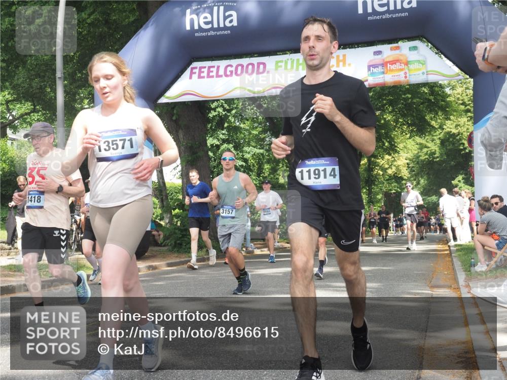 29.06.2025 - hella hamburg halbmarathon KatJ http://msf.ph/oto/8496615 29.06.2025 11:41:09 Zwischen KM18-KM19 1418, 2882, 3157, 4504 meine-sportfotos.de