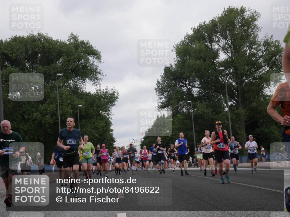 29.06.2025 - hella hamburg halbmarathon Luisa Fischer http://msf.ph/oto/8496622 29.06.2025 10:55:14 Kennedybrücke 14692, 16678, 733, 7305, 7841, 3934, 9590, 9460, 1418, 1997, 3934, 4878, 5394, 5534, 6456, 7841, 8040, 9460, 9462, 9590, 10830 meine-sportfotos.de