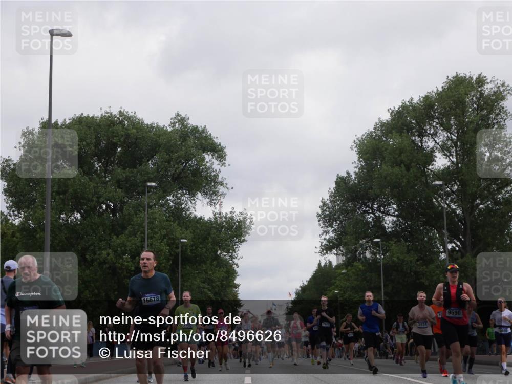 29.06.2025 - hella hamburg halbmarathon Luisa Fischer http://msf.ph/oto/8496626 29.06.2025 10:55:15 Kennedybrücke 14692, 16678, 7305, 19, 9590, 14720, 7841, 3934, 9460, 1418, 1997, 3934, 4878, 5394, 5534, 6456, 7841, 8040, 9460, 9462, 9582, 9590, 10830 meine-sportfotos.de