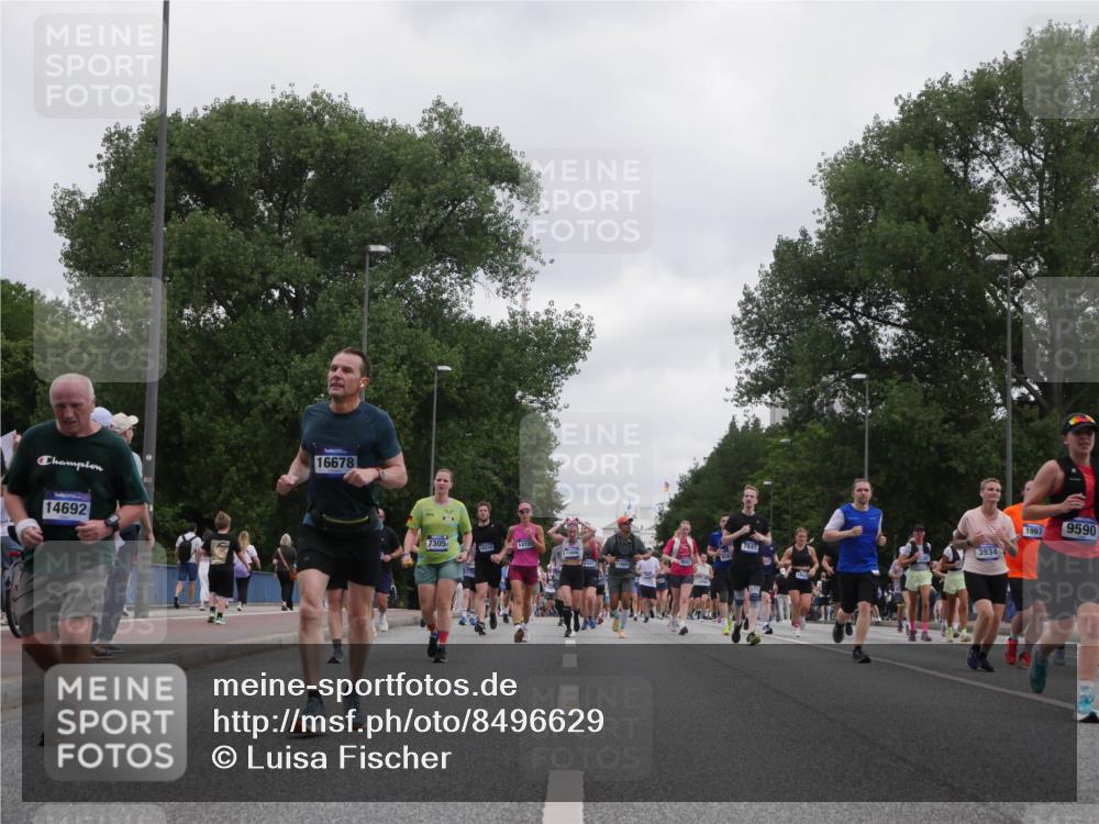 29.06.2025 - hella hamburg halbmarathon Luisa Fischer http://msf.ph/oto/8496629 29.06.2025 10:55:15 Kennedybrücke 14692, 16678, 1997, 9590, 7305, 14720, 7841, 3934, 16234, 1418, 1997, 3934, 4878, 5394, 5534, 6456, 7841, 8040, 9460, 9462, 9582, 9590, 10830 meine-sportfotos.de