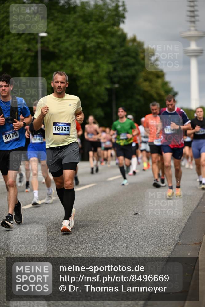 29.06.2025 - hella hamburg halbmarathon Dr. Thomas Lammeyer http://msf.ph/oto/8496669 29.06.2025 10:23:22 Kennedybrücke 1325, 1332, 1349, 1718, 1755, 2017, 2311, 2589, 2781, 2812, 2895, 3026, 3105, 3118, 3529, 4108, 4110, 4718, 4722, 4845, 5034, 5080, 5098, 5323, 5449, 6194, 6270, 6477, 6542, 6736, 7051, 7143, 7252, 7566, 7844, 8575, 8761, 9252, 9270, 9272, 9652, 9756, 9757, 9856, 10037, 10124, 10129, 10816, 11081 meine-sportfotos.de