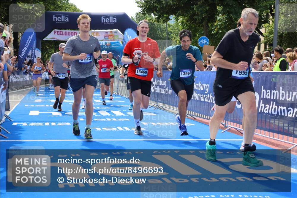 29.06.2025 - hella hamburg halbmarathon Strokosch-Dieckow http://msf.ph/oto/8496693 29.06.2025 11:33:00 Ziel 1995, 3264, 3769, 5123, 5743, 6105, 6524, 6526, 7920, 8589, 10412, 10564, 11713, 11812, 13535, 13560, 14919, 15469, 19100, 19211 meine-sportfotos.de