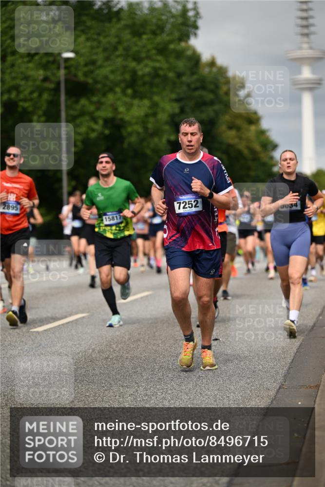 29.06.2025 - hella hamburg halbmarathon Dr. Thomas Lammeyer http://msf.ph/oto/8496715 29.06.2025 10:23:24 Kennedybrücke 1159, 1160, 1325, 1332, 1349, 1708, 1718, 1755, 2017, 2311, 2589, 2703, 2781, 2812, 2895, 3026, 3105, 3118, 3529, 4108, 4110, 4722, 5034, 5080, 5098, 5323, 5449, 6194, 6249, 6270, 6542, 6736, 7051, 7143, 7252, 7566, 7844, 8575, 8761, 9252, 9270, 9272, 9652, 9756, 9757, 9856, 10037, 10124, 10129, 10816, 11081 meine-sportfotos.de