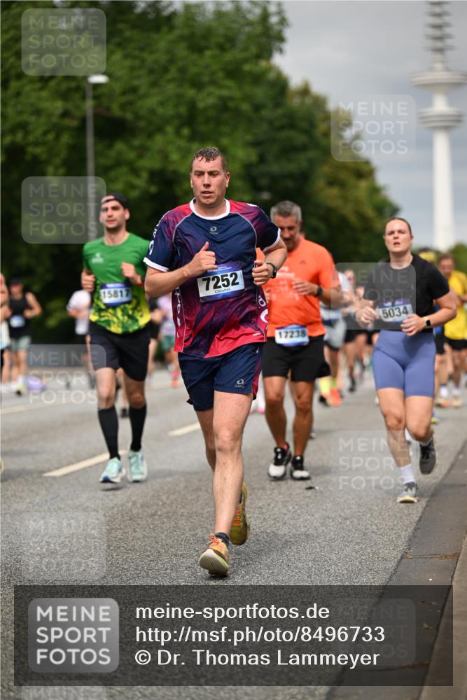 29.06.2025 - hella hamburg halbmarathon Dr. Thomas Lammeyer http://msf.ph/oto/8496733 29.06.2025 10:23:24 Kennedybrücke 1159, 1160, 1325, 1332, 1349, 1708, 1718, 1755, 2017, 2311, 2589, 2703, 2781, 2812, 2895, 3026, 3105, 3118, 3529, 4108, 4110, 4722, 5034, 5080, 5098, 5323, 5449, 6194, 6249, 6270, 6542, 6736, 7051, 7143, 7252, 7566, 7844, 8575, 8761, 9252, 9270, 9272, 9652, 9756, 9757, 9856, 10037, 10124, 10129, 10816, 11081 meine-sportfotos.de