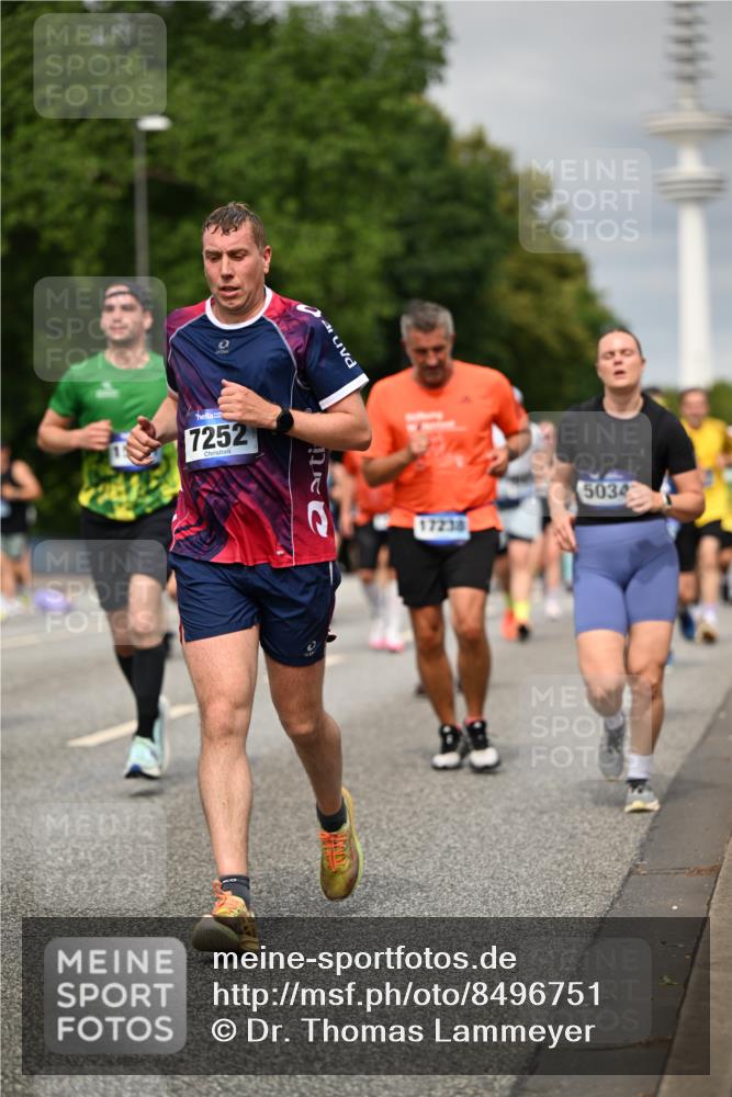 29.06.2025 - hella hamburg halbmarathon Dr. Thomas Lammeyer http://msf.ph/oto/8496751 29.06.2025 10:23:25 Kennedybrücke 1159, 1160, 1325, 1332, 1349, 1708, 1718, 1755, 2017, 2311, 2589, 2703, 2781, 2812, 2895, 3026, 3105, 3118, 3529, 4108, 4110, 4722, 5034, 5080, 5098, 5323, 5449, 6194, 6249, 6270, 6542, 6736, 7051, 7143, 7252, 7566, 7844, 8575, 8761, 9252, 9270, 9272, 9652, 9856, 10037, 10124, 10129, 11081 meine-sportfotos.de