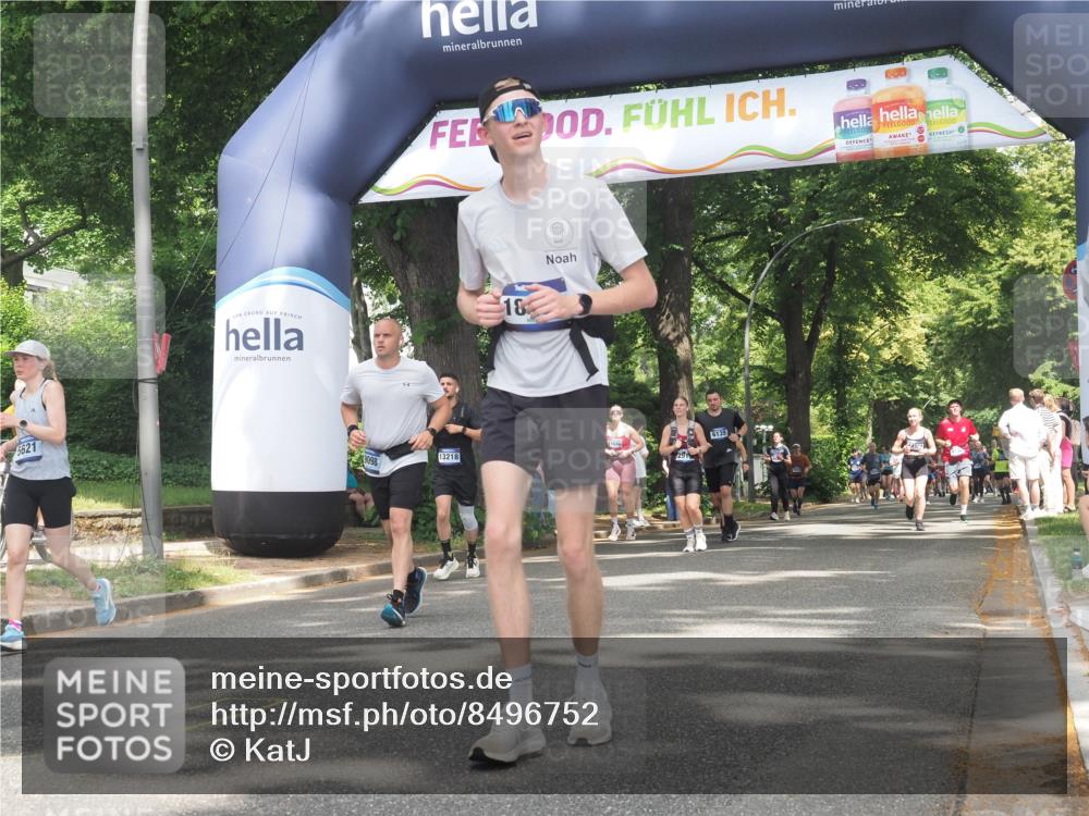29.06.2025 - hella hamburg halbmarathon KatJ http://msf.ph/oto/8496752 29.06.2025 11:41:16 Zwischen KM18-KM19 4504, 5621, 8110 meine-sportfotos.de