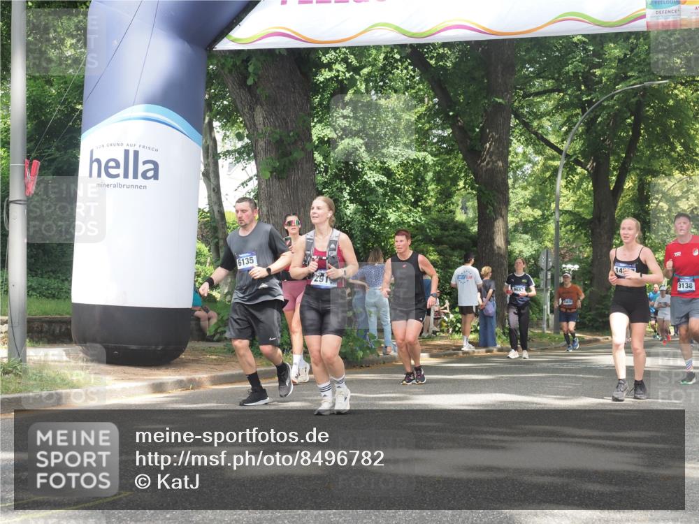29.06.2025 - hella hamburg halbmarathon KatJ http://msf.ph/oto/8496782 29.06.2025 11:41:18 Zwischen KM18-KM19 2917, 5621, 6135, 8110 meine-sportfotos.de