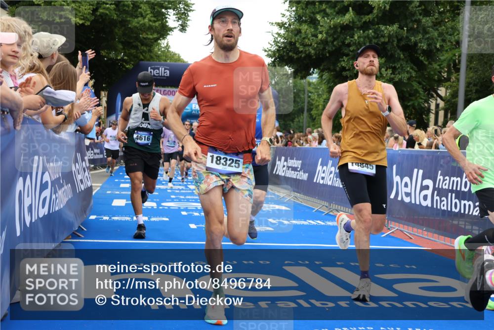 29.06.2025 - hella hamburg halbmarathon Strokosch-Dieckow http://msf.ph/oto/8496784 29.06.2025 10:54:59 Ziel 1327, 2884, 3652, 3791, 4249, 4616, 4938, 5020, 6433, 6994, 8514, 8691, 8698, 9060, 9380, 10266, 11333, 11976, 13297, 13988, 14638, 14750, 14845, 14948, 15126, 15156, 15879, 16047, 16623, 16630, 16868, 17803, 17842, 18181, 18325 meine-sportfotos.de