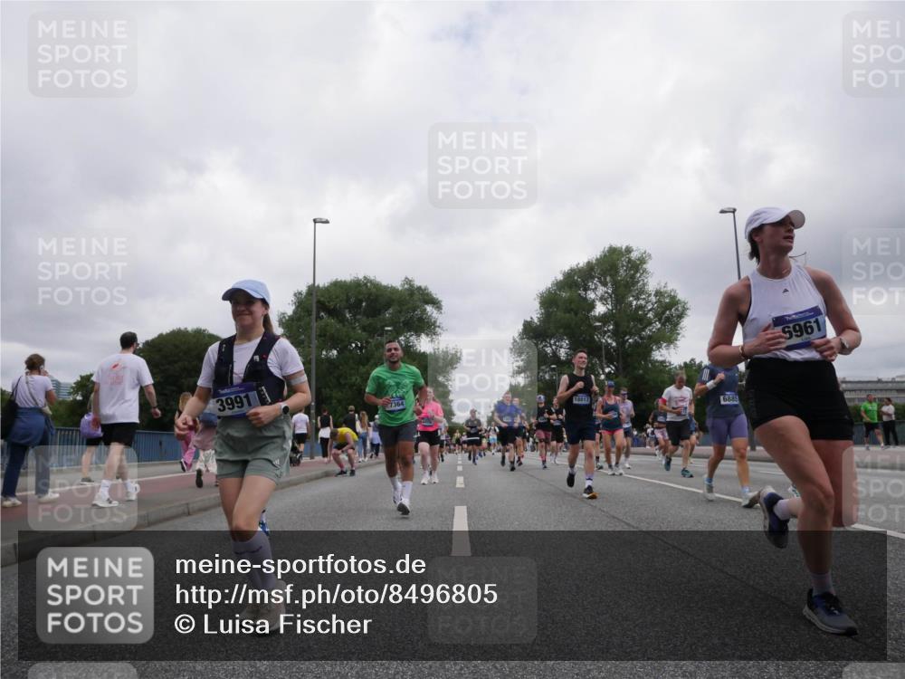 29.06.2025 - hella hamburg halbmarathon Luisa Fischer http://msf.ph/oto/8496805 29.06.2025 10:55:33 Kennedybrücke 3991, 7364, 18817, 6885, 5961, 1978, 4087, 4273, 4815, 5291, 6406, 6885, 6961, 7691, 8194, 8196, 8672, 9068, 9070, 9220, 9673, 9730, 10296, 10342, 10496 meine-sportfotos.de