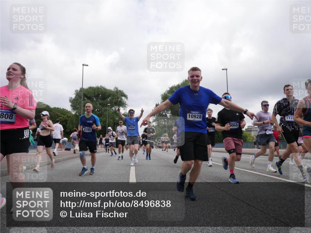 29.06.2025 - hella hamburg halbmarathon Luisa Fischer http://msf.ph/oto/8496838 29.06.2025 10:55:36 Kennedybrücke 808, 8399, 6404, 10928, 18756, 9068, 1137, 1978, 3140, 4273, 4815, 5291, 6406, 6885, 6985, 8194, 8196, 8672, 9068, 9070, 9730, 10296, 10342, 10496 meine-sportfotos.de