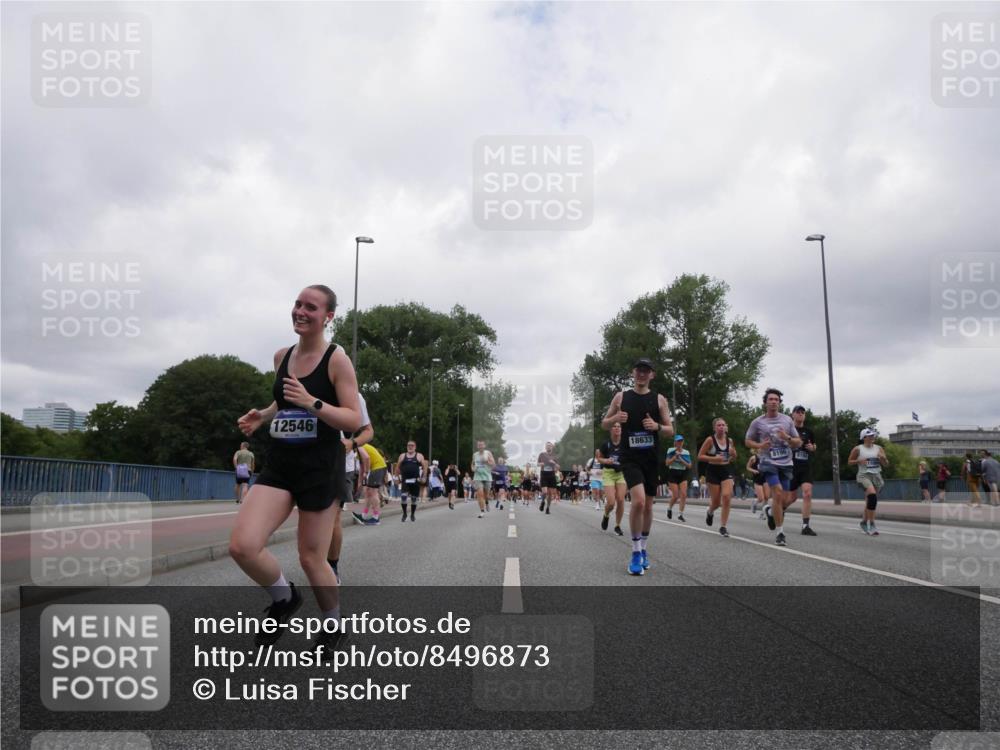 29.06.2025 - hella hamburg halbmarathon Luisa Fischer http://msf.ph/oto/8496873 29.06.2025 10:55:40 Kennedybrücke 12546, 18633, 8196, 4154, 1369, 1978, 3140, 4815, 5262, 6406, 6985, 7737, 8194, 8196, 9070, 9730, 10296, 10496 meine-sportfotos.de