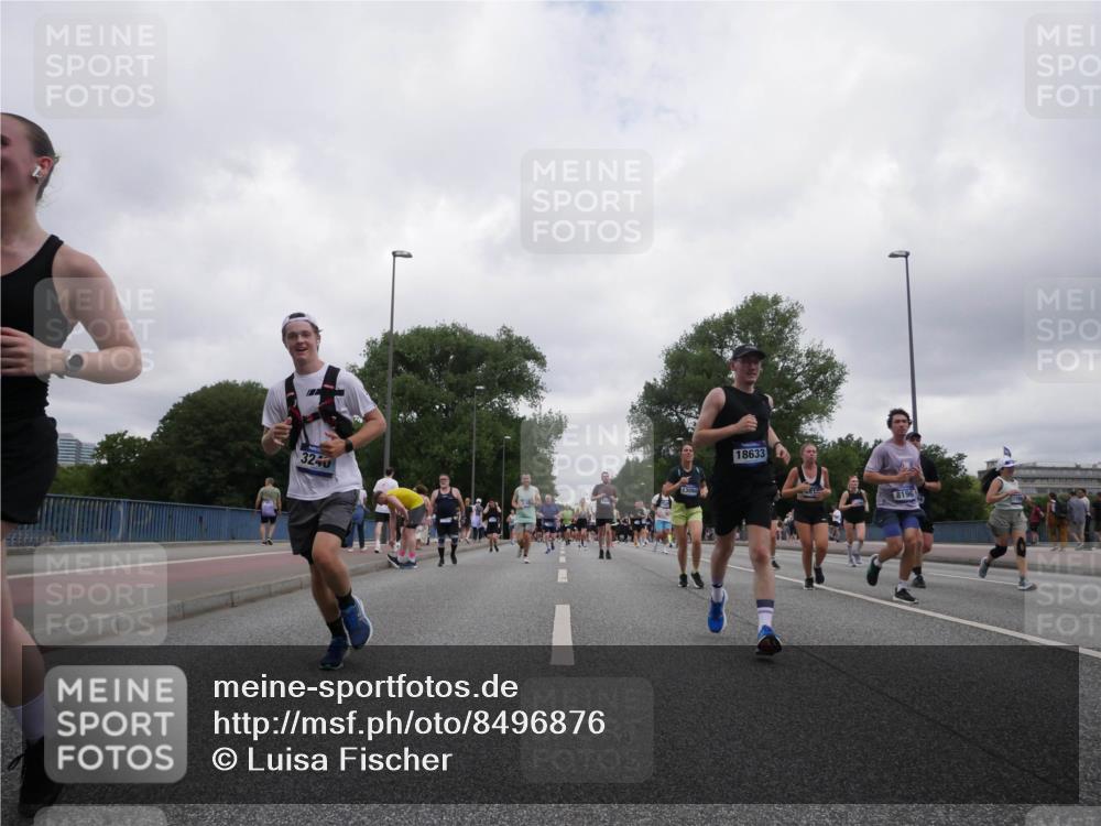 29.06.2025 - hella hamburg halbmarathon Luisa Fischer http://msf.ph/oto/8496876 29.06.2025 10:55:40 Kennedybrücke 3240, 13094, 18633, 8196, 1369, 1978, 3140, 4815, 5262, 6406, 6985, 7737, 8194, 8196, 9070, 9730, 10296, 10496 meine-sportfotos.de