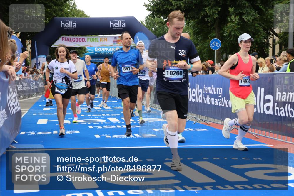 29.06.2025 - hella hamburg halbmarathon Strokosch-Dieckow http://msf.ph/oto/8496877 29.06.2025 10:54:56 Ziel 1327, 1506, 2884, 3652, 3791, 4249, 4616, 4938, 5020, 6433, 6994, 8514, 8698, 9060, 10266, 11333, 13297, 13988, 14638, 14660, 14750, 14845, 15126, 15156, 15879, 16047, 16623, 16868, 17261, 17803, 18181, 18325 meine-sportfotos.de