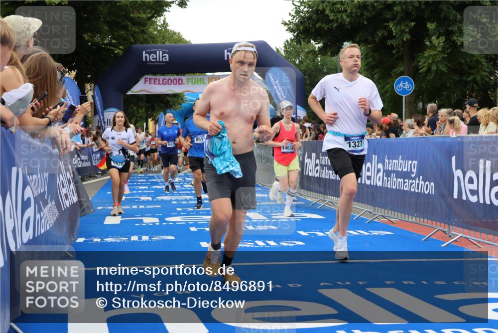 29.06.2025 - hella hamburg halbmarathon Strokosch-Dieckow http://msf.ph/oto/8496891 29.06.2025 10:54:55 Ziel 1327, 1506, 2884, 3652, 4249, 4616, 4938, 5020, 6433, 6994, 8514, 8698, 10266, 13988, 14638, 14660, 14750, 14845, 15126, 15156, 15879, 16047, 16623, 16868, 17261, 18181, 18325 meine-sportfotos.de
