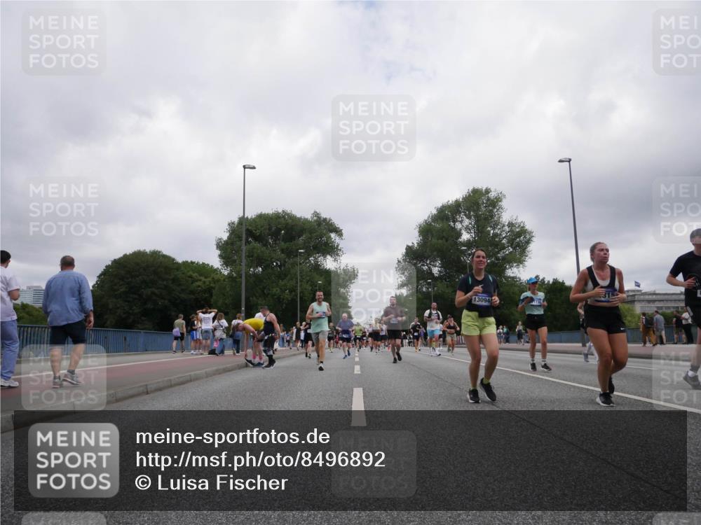 29.06.2025 - hella hamburg halbmarathon Luisa Fischer http://msf.ph/oto/8496892 29.06.2025 10:55:42 Kennedybrücke 315, 13094, 1369, 1978, 3140, 3645, 4815, 5262, 6671, 6985, 7682, 7737, 8194, 8196, 10296 meine-sportfotos.de