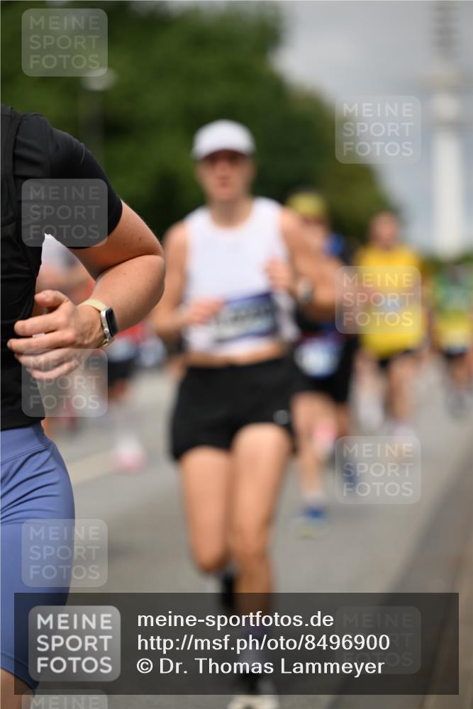 29.06.2025 - hella hamburg halbmarathon Dr. Thomas Lammeyer http://msf.ph/oto/8496900 29.06.2025 10:23:28 Kennedybrücke 1159, 1160, 1325, 1332, 1708, 1718, 1755, 2017, 2311, 2589, 2703, 2781, 2812, 2895, 3105, 3118, 3529, 4108, 4110, 4722, 5034, 5080, 5098, 5323, 5449, 6249, 6270, 6542, 6736, 7051, 7143, 7252, 7566, 7844, 8575, 8761, 9252, 9270, 9272, 9652, 9856, 10124, 10129, 10540, 11081 meine-sportfotos.de