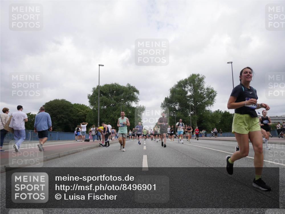 29.06.2025 - hella hamburg halbmarathon Luisa Fischer http://msf.ph/oto/8496901 29.06.2025 10:55:43 Kennedybrücke 10296, 1369, 1978, 3140, 3645, 4815, 5262, 6671, 6985, 7682, 7737, 8194, 8196, 10296 meine-sportfotos.de