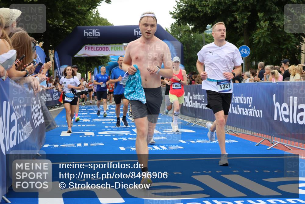 29.06.2025 - hella hamburg halbmarathon Strokosch-Dieckow http://msf.ph/oto/8496906 29.06.2025 10:54:55 Ziel 1327, 1506, 2884, 3652, 4249, 4616, 4938, 5020, 6433, 6994, 8514, 8698, 10266, 13988, 14638, 14660, 14750, 14845, 15126, 15156, 15879, 16047, 16623, 16868, 17261, 18181, 18325 meine-sportfotos.de